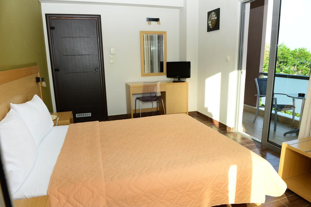 Ionion Hotel Kyparissia Rum bild