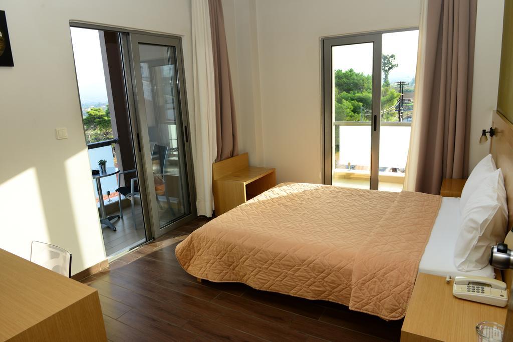 Ionion Hotel Kyparissia Rum bild
