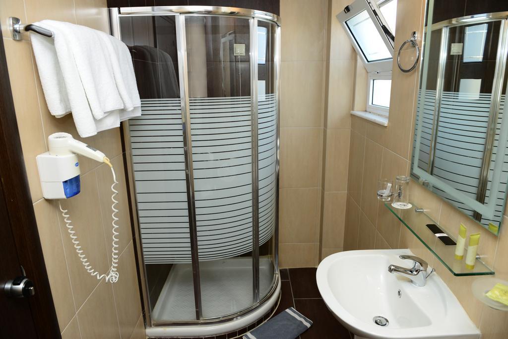 Ionion Hotel Kyparissia Rum bild