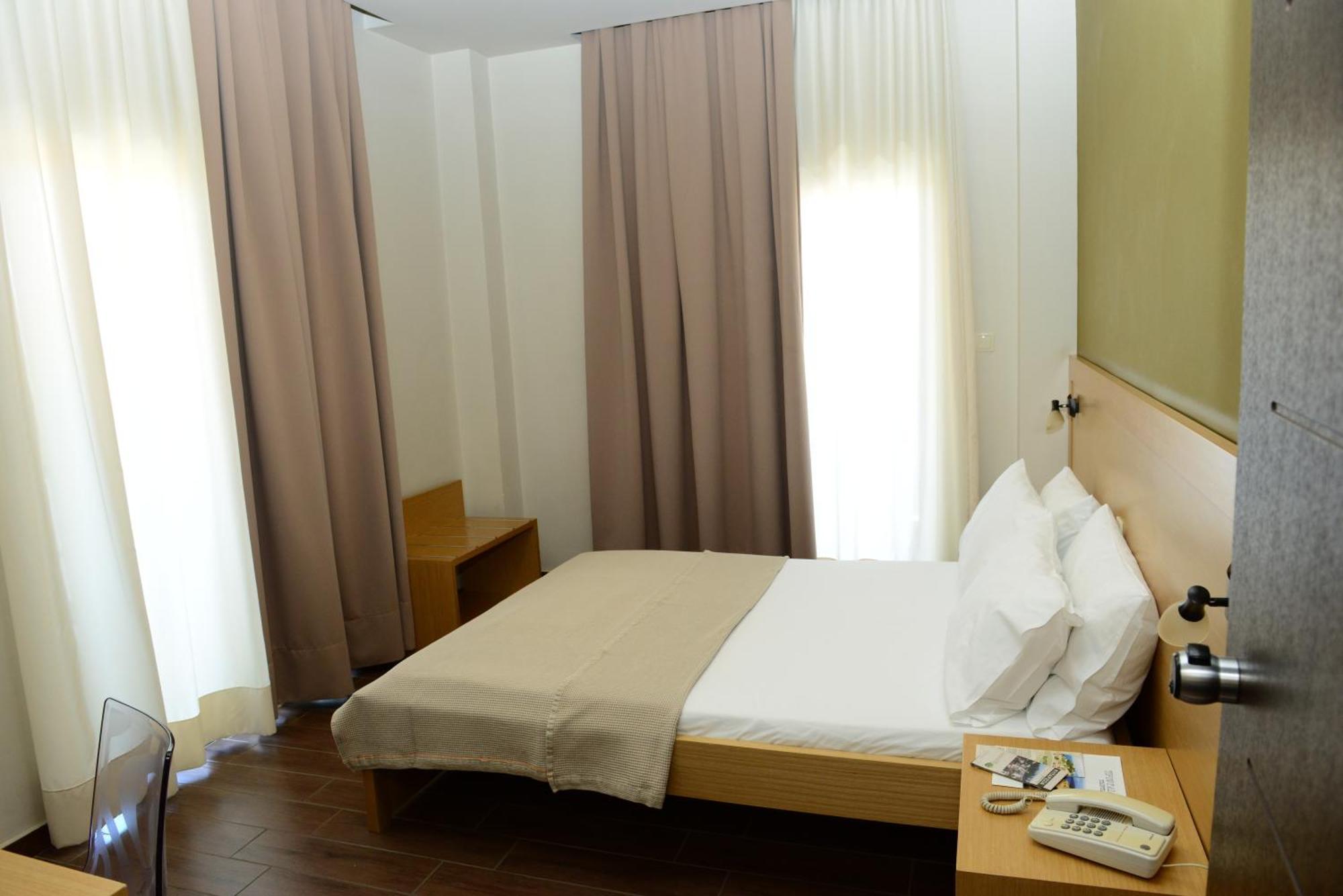 Ionion Hotel Kyparissia Rum bild
